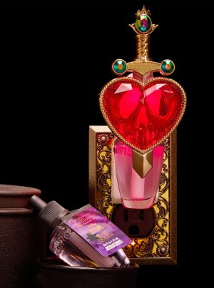 画像1: 【Bath&BodyWorks】《Disney Villainsコラボ》香りの強さが調節できる★Wallflowers本体 Scent Control：Evil Queen (イーヴィルクイーン)ナイトライト