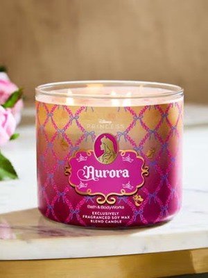 画像1: 【Bath&BodyWorks】《Disney Princessコラボ》3-wickキャンドル（14.5oz）：Aurora (オーロラ)