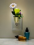 画像1: 【Bath&BodyWorks】香りの強さが調節できる★Wallflowers本体 Scent Control：フロッグ with フラワーナイトライト