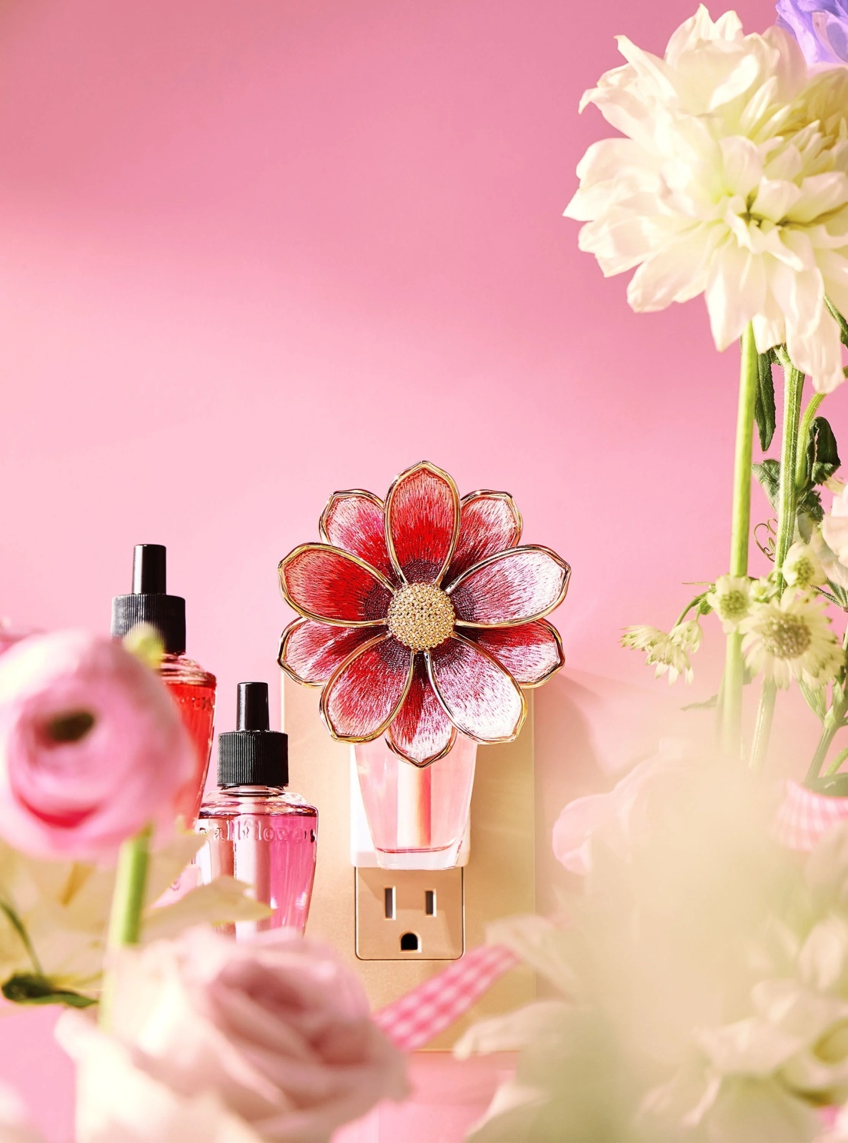 画像1: 【Bath&BodyWorks】香りの強さが調節できる★Wallflowers本体 Scent Control：Embroidery Flower (刺繍フラワー)