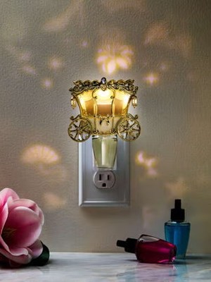 画像1: 【Bath&BodyWorks】《Disney Princessコラボ》Wallflowers本体：ディズニープリンセスキャリッジプロジェクターナイトライト
