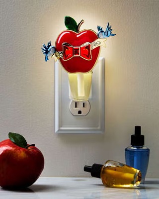 画像1: 【Bath&BodyWorks】《Disney Princessコラボ》Wallflowers本体 Scent Control：スノーホワイトナイトライト