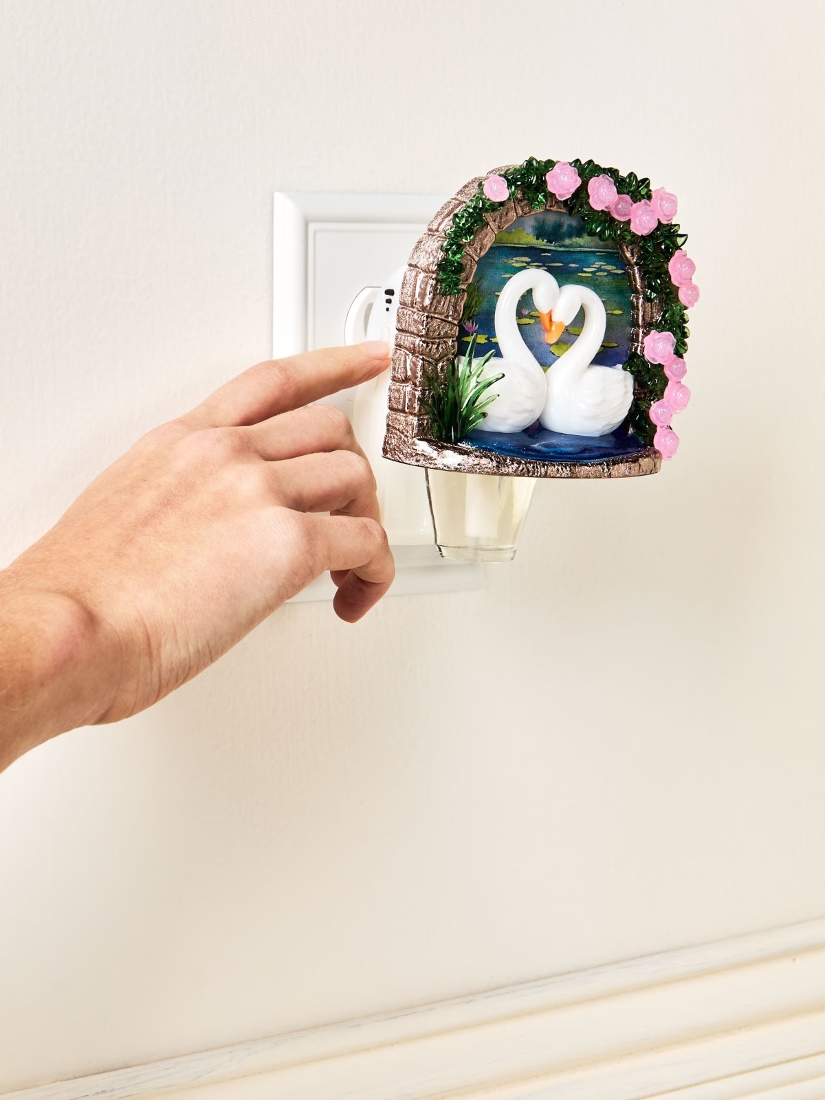 画像3: 【Bath&BodyWorks】香りの強さが調節できる★Wallflowers本体 Scent Control：スワンブリッジナイトライト